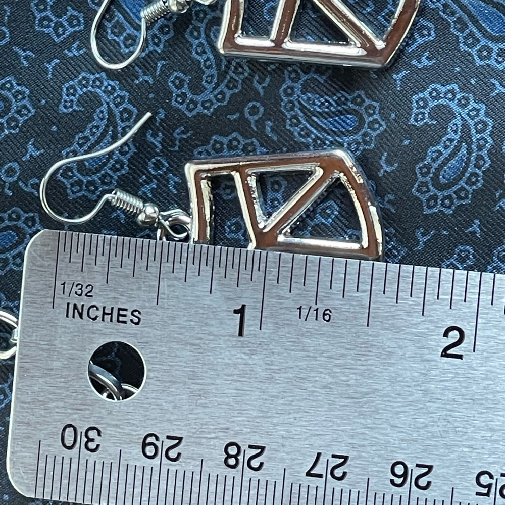Geometric silver toned metal necklace & earring set - Picture 7 of 11